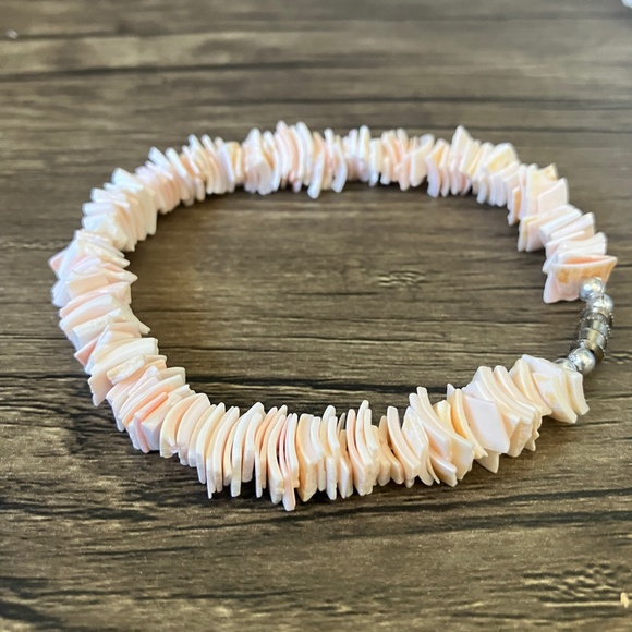 NWOT Pale pink and white shell bracelet beach jewelry - Picture 4 of 5